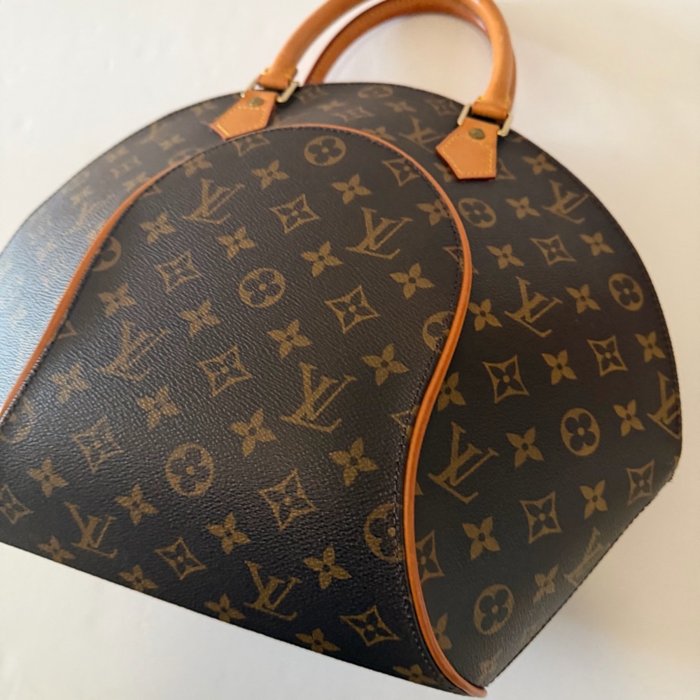 Louis Vuitton Monogram Ellipse - Picture 9 of 16